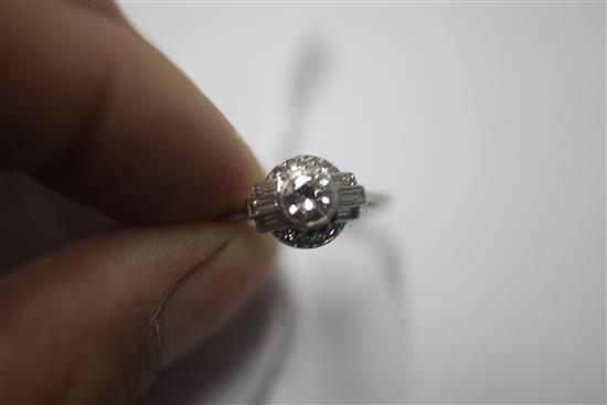 An Art Deco platinum and diamond ring, size M.